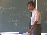 桂 利行 氏